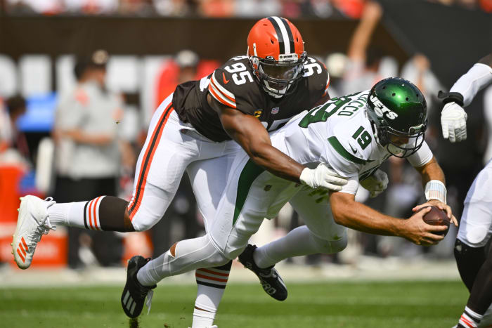 Browns RB Kareem Hunt gets win and jersey vs. Steelers QB and former high  school rival Mitchell Trubisky 