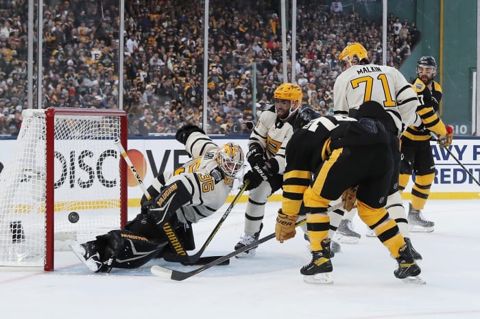 NHL Winter Classic: David Pastrnak, Bruins beat Blackhawks 4-2 at