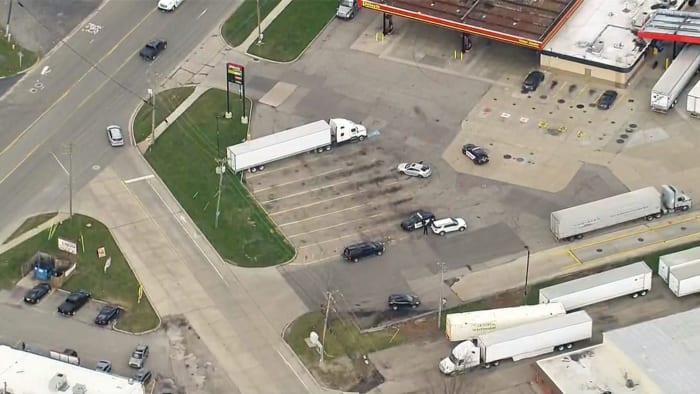 Suspicious device discovered during arrest at Monroe County gas station - Vimarsana News