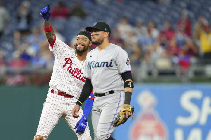 Knapp's 9th-inning single leads Phillies past Giants 6-5