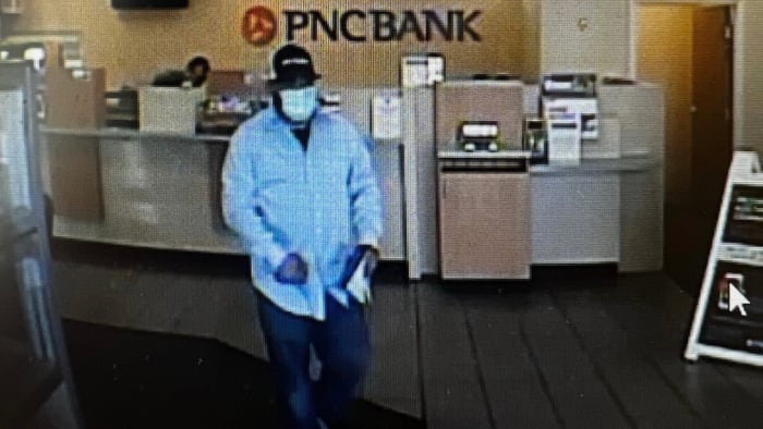 Police looking for suspect in DeLand bank robbery