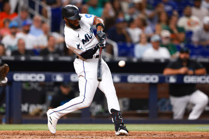 Juan Soto hits 2 long home runs in the Padres' 5-4 victory over the Tigers