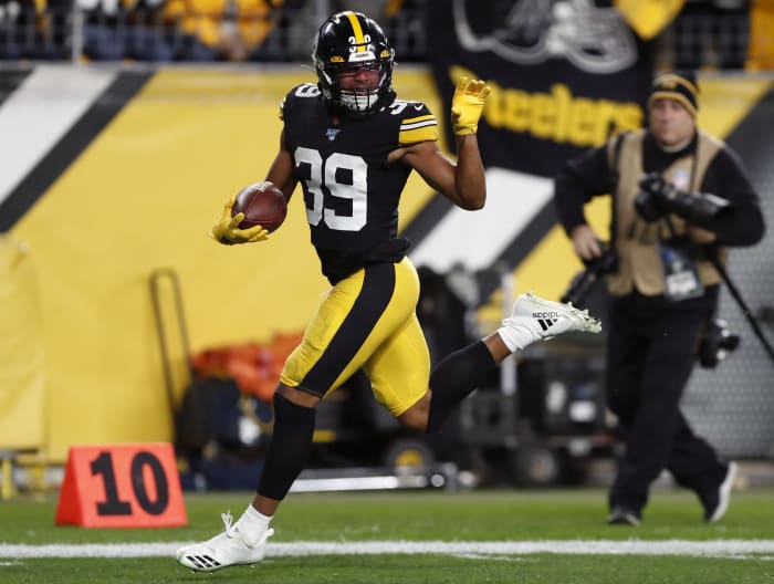 NFL: Pittsburgh Steelers hold off sloppy Chicago Bears to claim