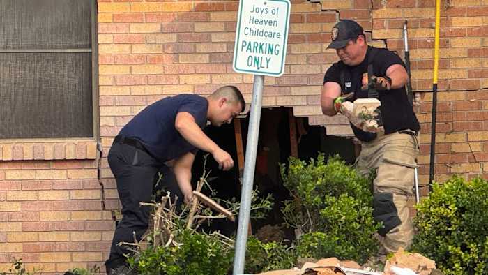 Driver crashes into North Side daycare, SAFD says