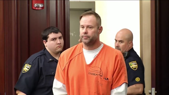 The trial of a Clay County contractor accused of killing a client in 2019 resumes Monday morning.