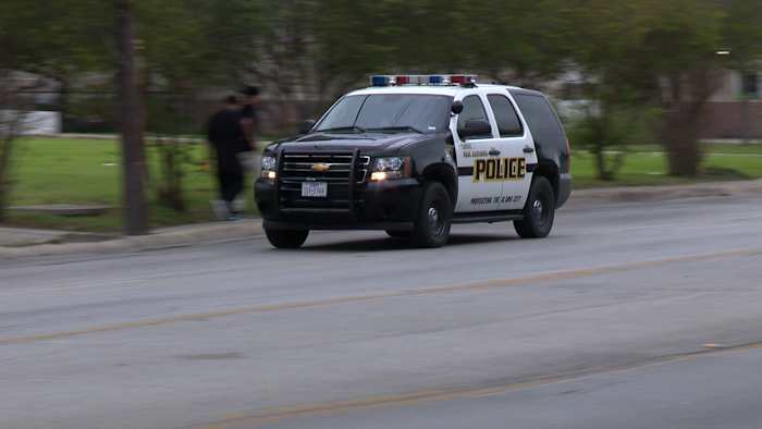 Suspect flees on bike after shooting victim 3 times in East Side, SAPD says Suspect flees on bike after shooting victim 3 times in East Side, SAPD says