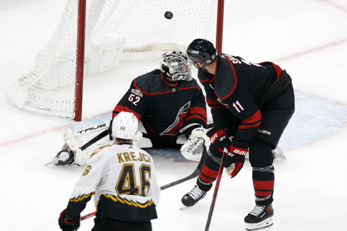 Hurricanes top Capitals 4-1 in Carolina's 1st outdoor game