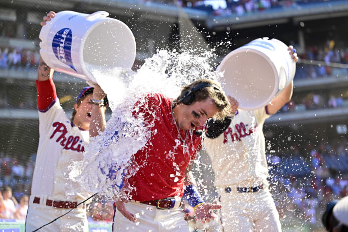 Harper homers, rallies Phils from 7 down in 17-8 win vs Cubs