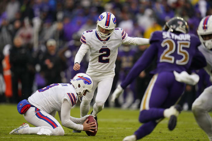Bills blow out champion Rams 31-10 in season opener