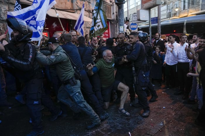 Israelis stage largest protest since war began to increase pressure on Netanyahu