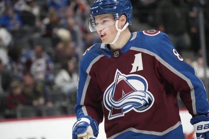 Avalanche-Oilers Game 4 Quick Hits: Jared Bednar sticks with Pavel