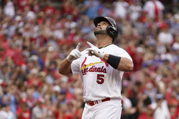 Albert Pujols hits 698th homer, helps Cards beat Reds 6-5