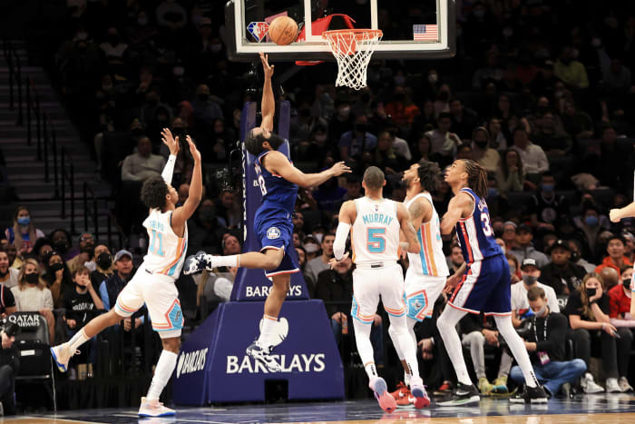 Oklahoma City Thunder guard Shai Gilgeous-Alexander (2) in action during  the second half of an NBA basketball game against the Washington Wizards,  Wednesday, Nov. 16, 2022, in Washington. (AP Photo/Nick Wass Stock