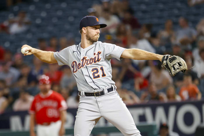 Famous dad watches as Tigers' Kody Clemens makes MLB debut