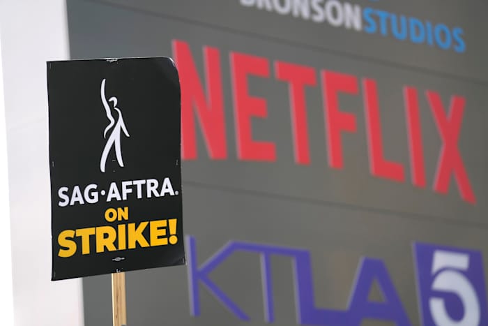 Screenwriters overwhelmingly approve a 4-year contract ... - WKMG