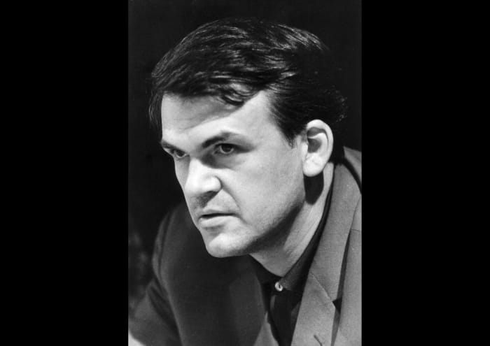 Ve věku 94 let zemřel v Paříži slavný a samotářský český spisovatel a bývalý disident Milan Kundera.