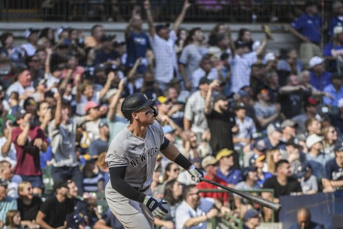 Dodgers' Max Scherzer loses perfecto in 8th after 3,000th K