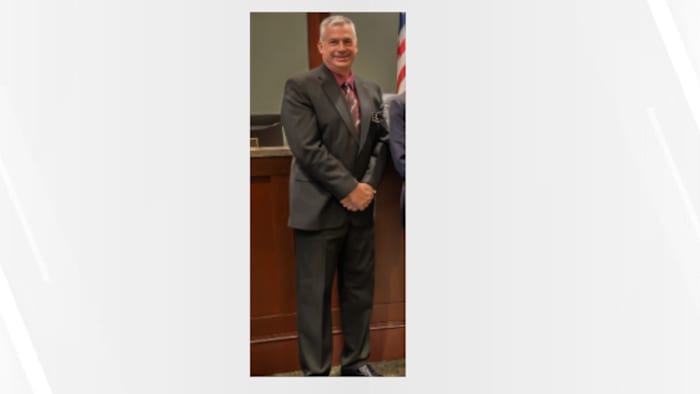 Franklin County Board of Supervisor member Mike Meredith resigns during meeting Tuesday night