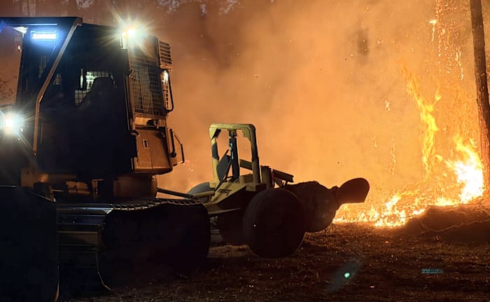 70-acre brush fire closes SR-40 in Volusia County