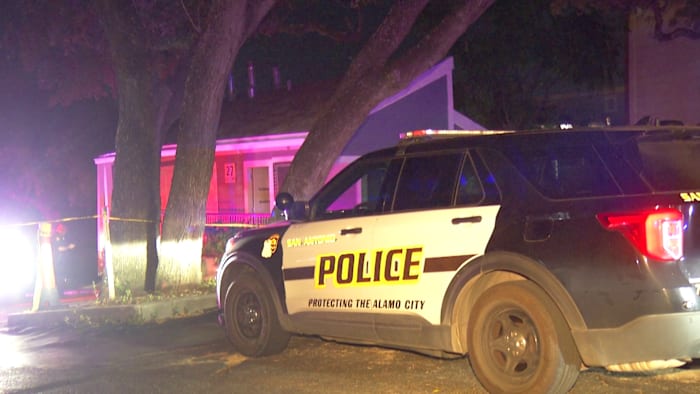 <a href="https://www.ksat.com/news/local/2026/08/18/man-killed-18-year-old-wounded-in-shooting-at-northwest-side-apartment-complex/" target="_blank">1 dead, 1 injured after shooting at Northwest Side apartment complex, SAPD says</a>