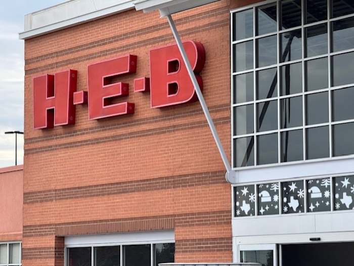 Houston grocery store hours: Winter storm updates for H-E-B, Kroger and Walmart
