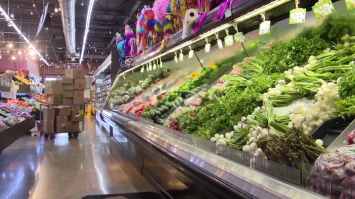 Michigan health officials urge residents to avoid bagged lettuce as Cyclospora outbreak tops 3,300 cases