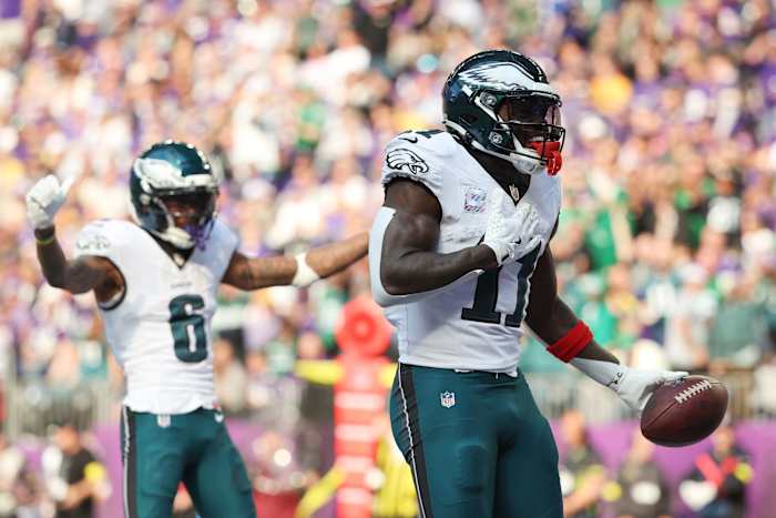 Jalen Hurts Leads Eagles to Critical 28-22 Victory Over Vikings