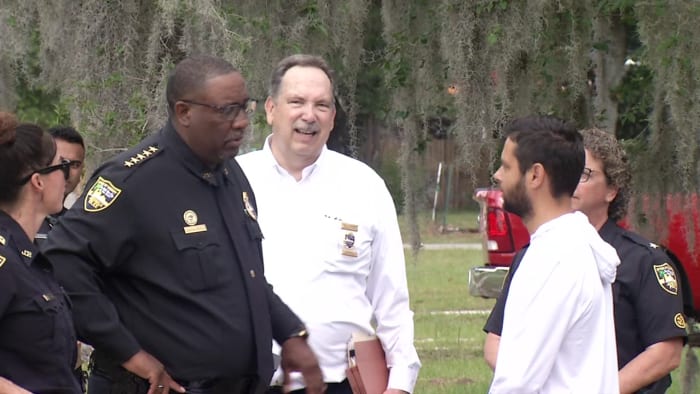 Sheriff TK Waters continues to bridge the gap between police community with 4th neighborhood walk Sheriff TK Waters continues to bridge the gap between police community with 4th neighborhood walk