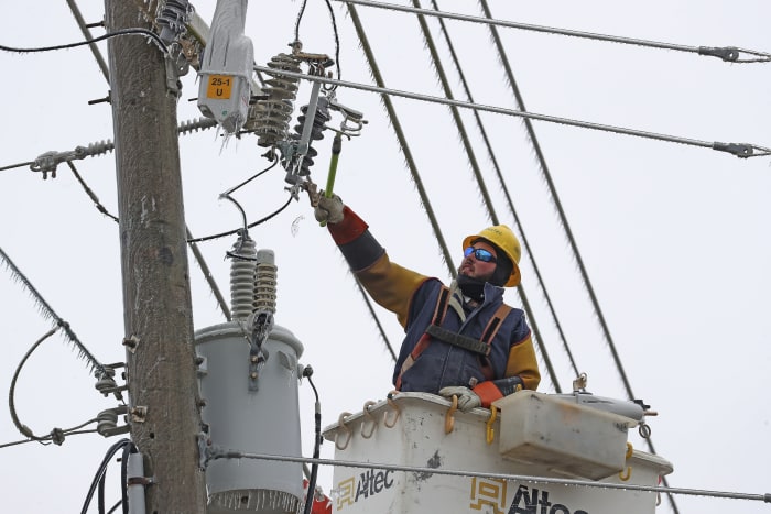 Tracking DTE Energy power outages in SE Michigan amid winter storm: 2K in the dark on Dec. 23, 2022