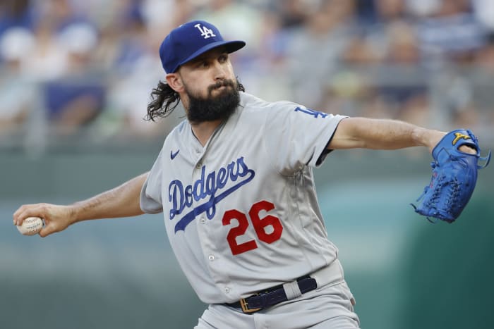 Tony Gonsolin wears cat cleats in NLCS Game 1