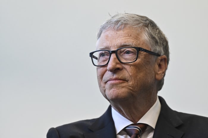 Bill Gates calls for more aid to go to Africa and for debt relief for burdened countries thumbnail