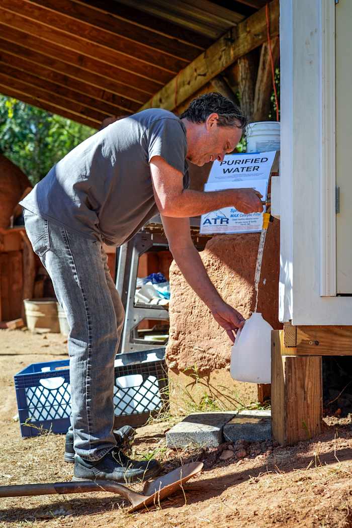 After hurricane, with no running water, residents organize to meet a