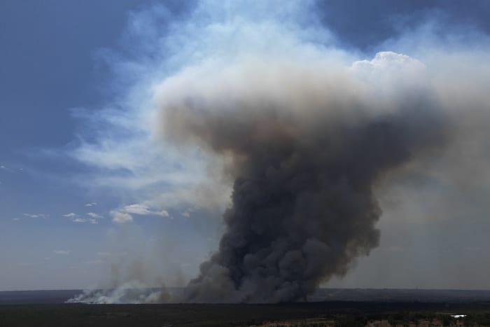 Brazilian firefighters battle national park wildfire that is enveloping Brasilia in smoke thumbnail