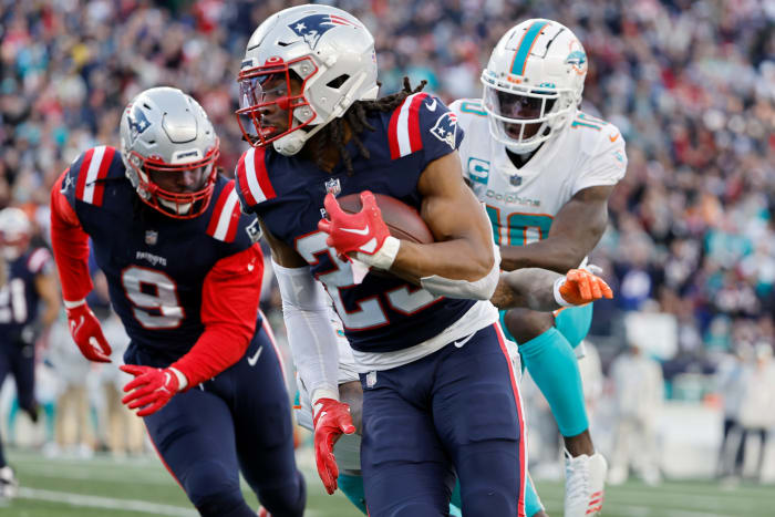 Titans lose 36-13 to Patriots, fumble away AFC's No. 1 seed