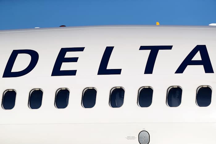 Delta Flight Emergency: Pressure Issue Forces Orlando Landing