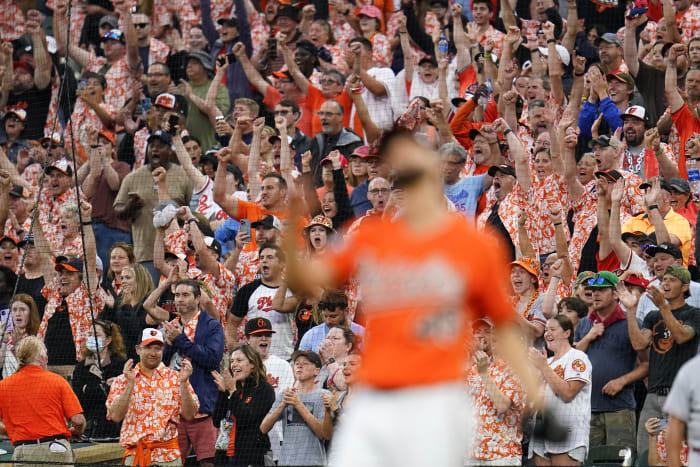 Astros flex power in victory vs. Marlins