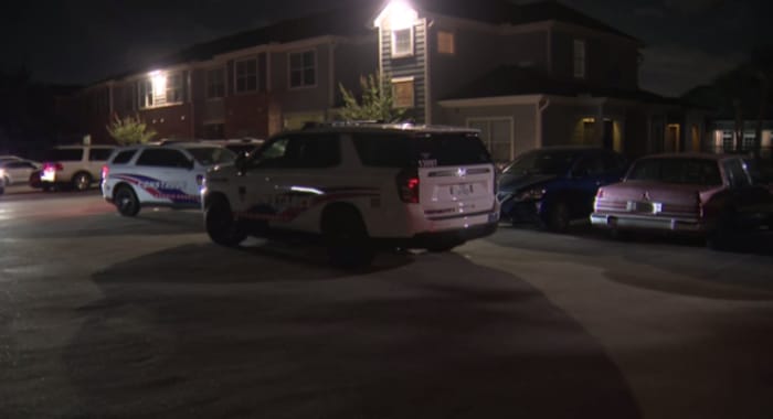 13-year-old girl hospitalized after being stabbed by 12-year-old brother at N. Harris County apartment complex