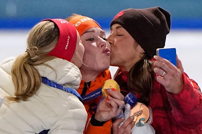 Dutch fans roar for speedskater Antoinette Rijpma-de Jong's Olympic gold in the 1,500