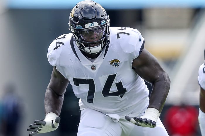 Jaguars keep Cam Robinson from hitting open market as free agent