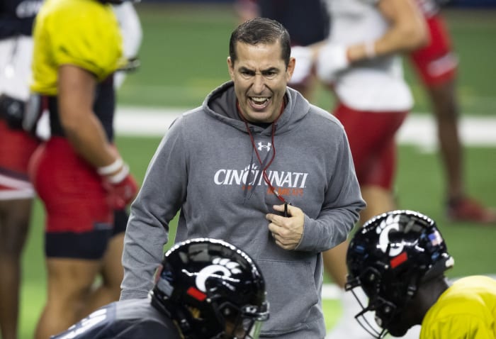 No. 21 Cincinnati to face SMU near the Bearcats' CFP site