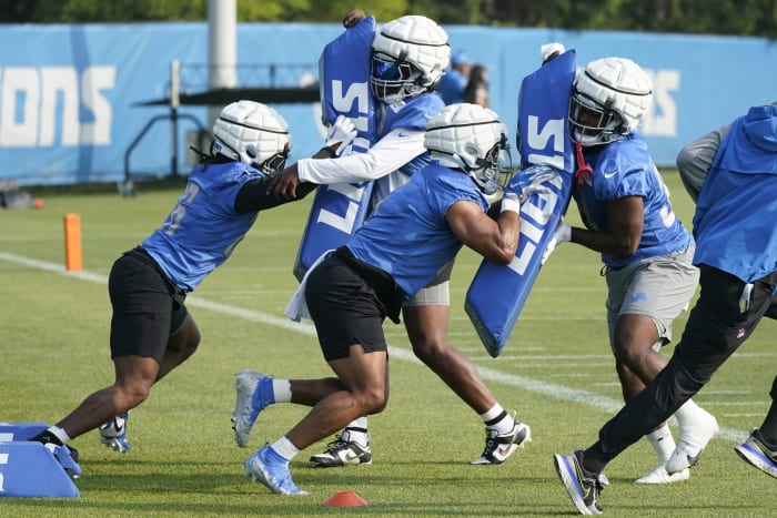 Lions’ bolstered linebacking corps has high expectations on 1st day of ...