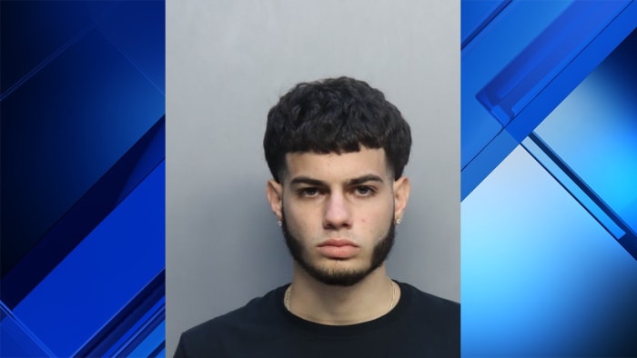 Miami man accused of pointing BB gun at Hialeah police officer, SWAT team