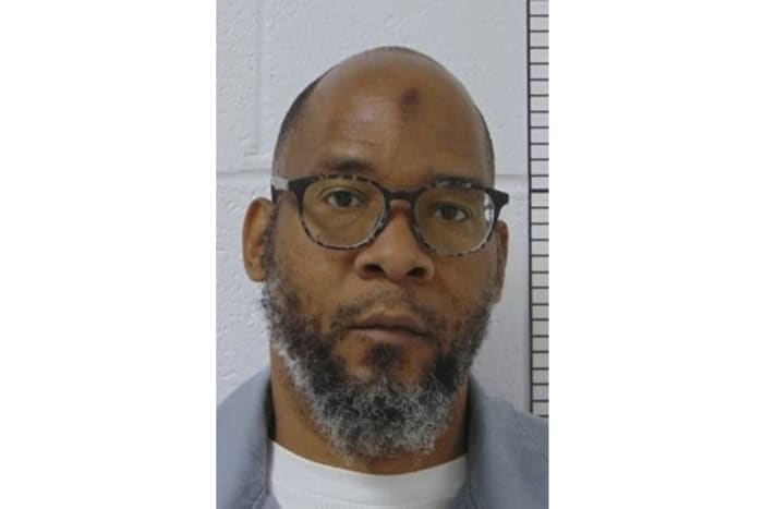 NAACP president urges Missouri governor to halt execution planned for next week thumbnail