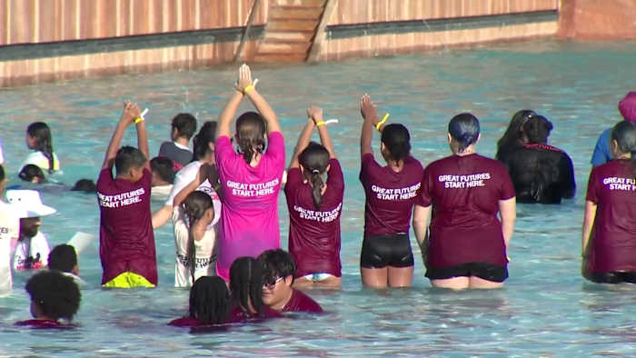Disney Hosts 600 Kids for World's Largest Swim Lesson