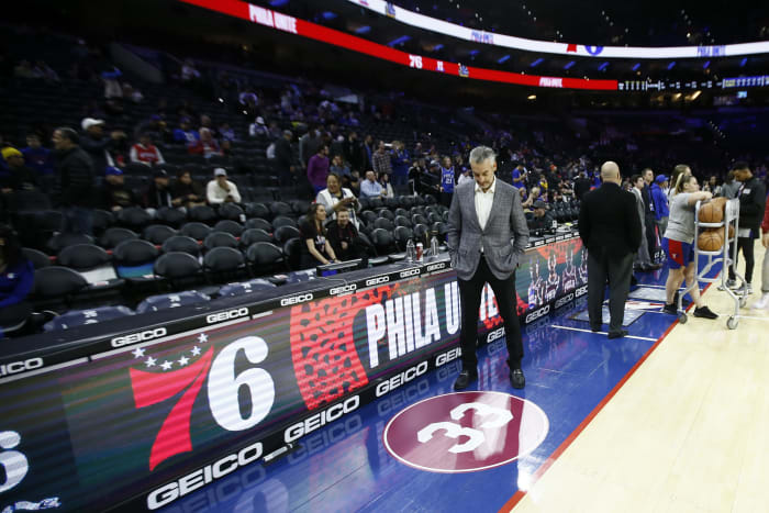 Kobe and Gianna Bryant court unveiled in Philadelphia