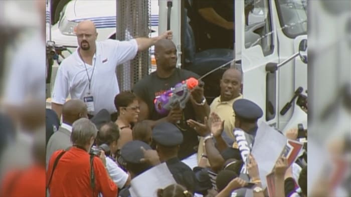 To the rafters: Heat retire Shaq's No. 32 jersey