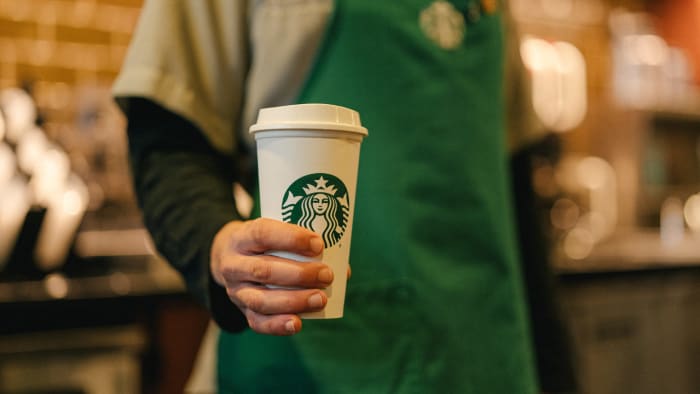 Starbucks announces test of recyclable, compostable cups