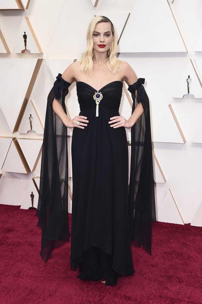 Margot Robbie sewed her Chanel gown back together during the Oscars