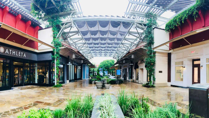 Walking around The Shops at La Cantera - San Antonio Texas USA 