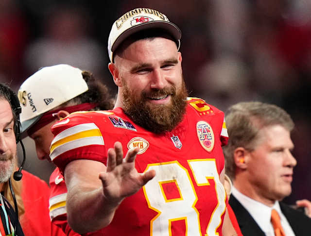 Chiefs sign star tight end Travis Kelce to new 2-year, $34.25 million deal, AP source says